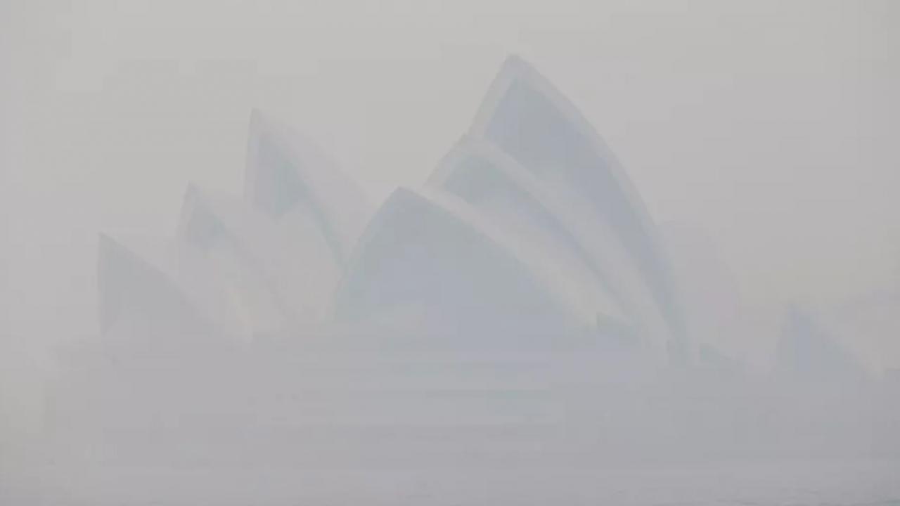 Image: photo of the Sydney Opera House, engulfed in heavy smoke.